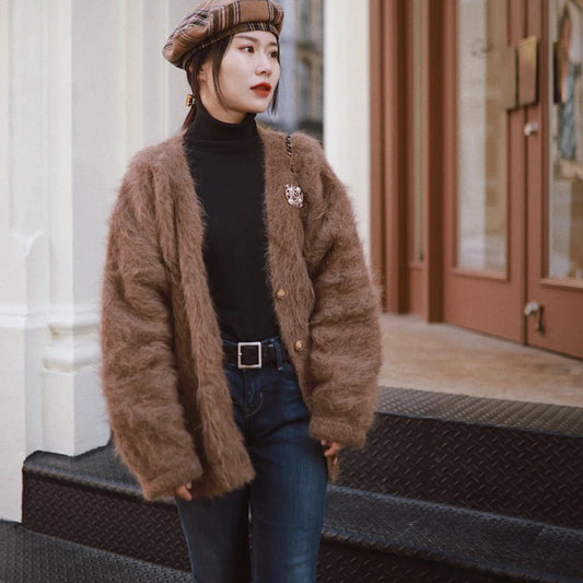 The Cozy Chic Cardigan – Plush Feel, Polished Look